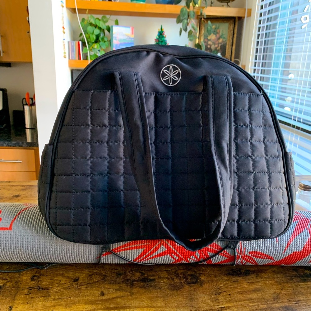 GAIAM Quilted Metro Gym Yoga Bag + Yoga Mat